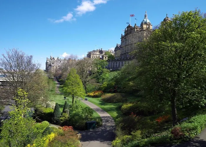 Travelodge Edinburgh Central Queen Street